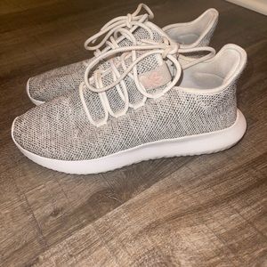 Women’s Adidas Gray/White Tennis Shoe Size 8 


#Adidas #Sneakers #Shoes